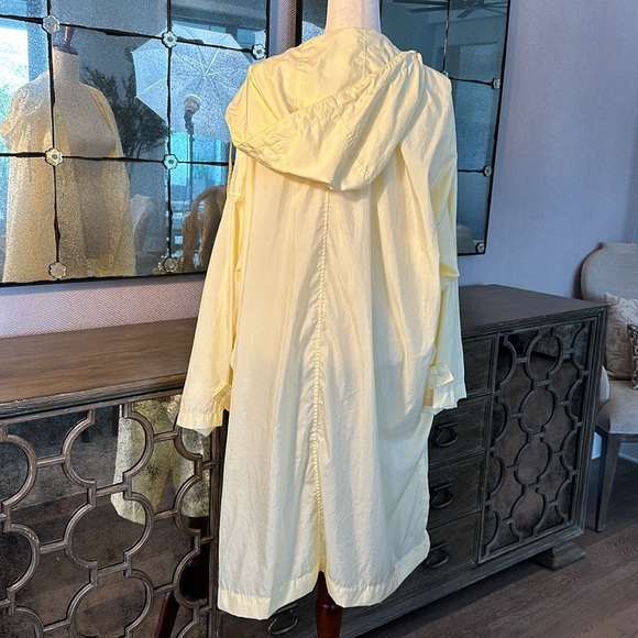 Uniqlo U packable yellow over sized hooded rain poncho. - Picture 9 of 14